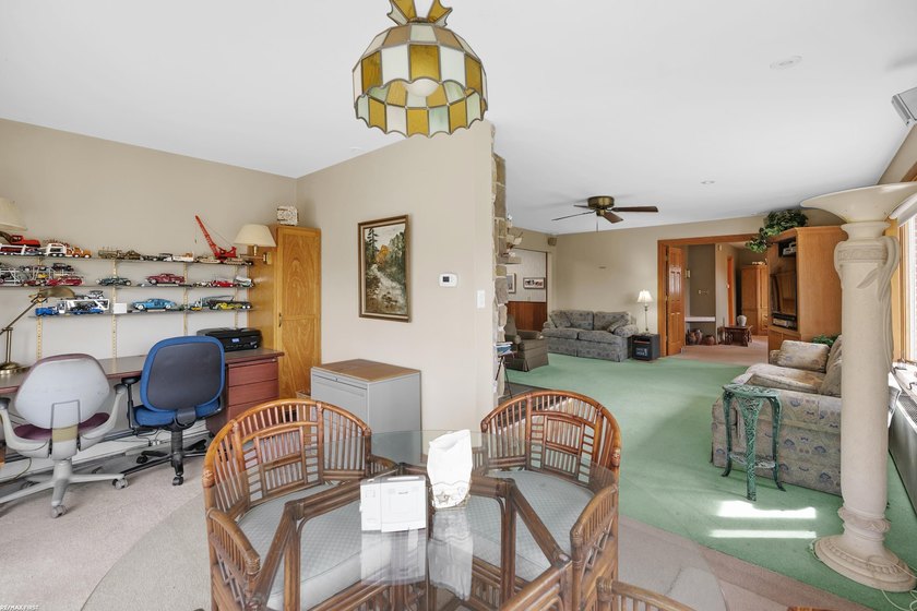 Opportunity knocks!! Put your ideas to work in this rare find in - photo 5
