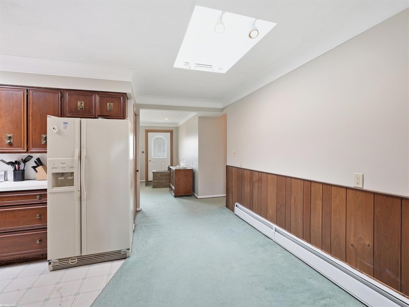 Opportunity knocks!! Put your ideas to work in this rare find in - photo 8