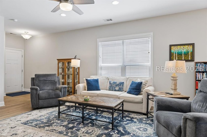 Wonderful Taft Street model on a lagoon with Walk up Attic! - photo 9