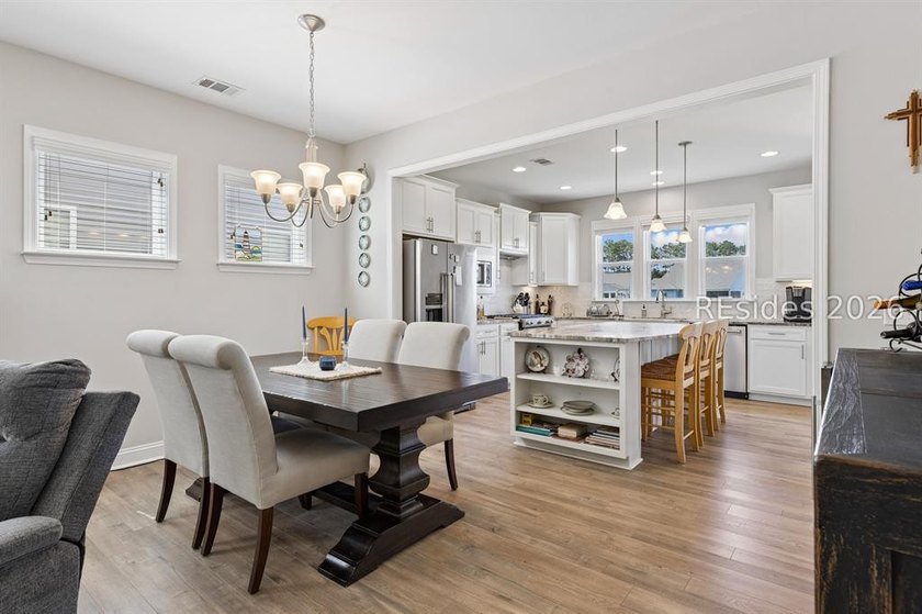 Wonderful Taft Street model on a lagoon with Walk up Attic! - photo 10