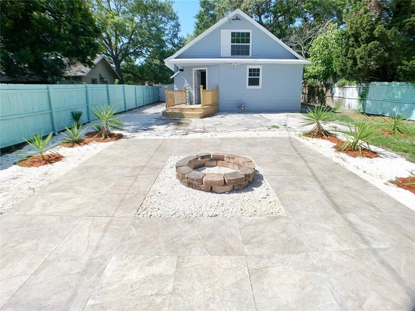 Experience modern luxury in this stunning, fully renovated - photo 3