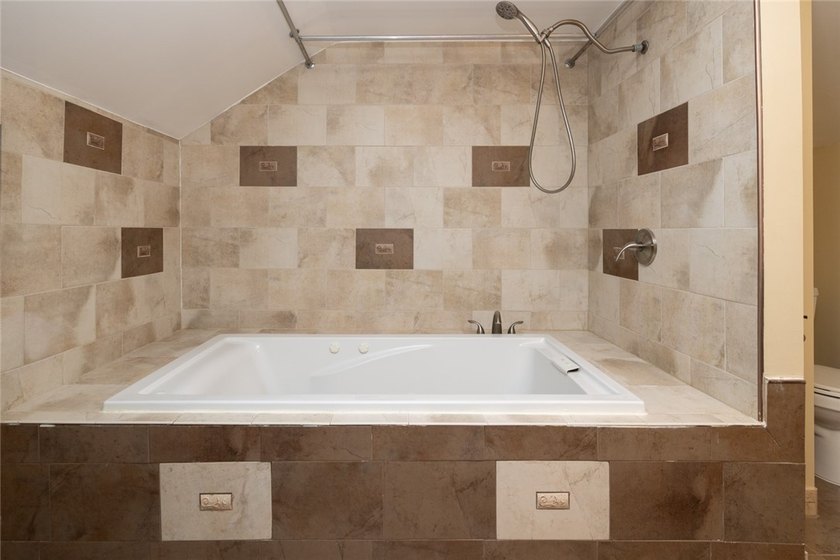 If you're searching for a home that's cute as a button, move-in - photo 16