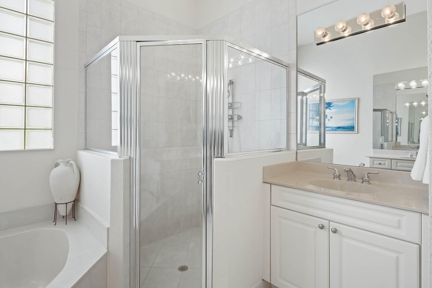 Welcome to this stunning single-story residence in Oakmont at - photo 21