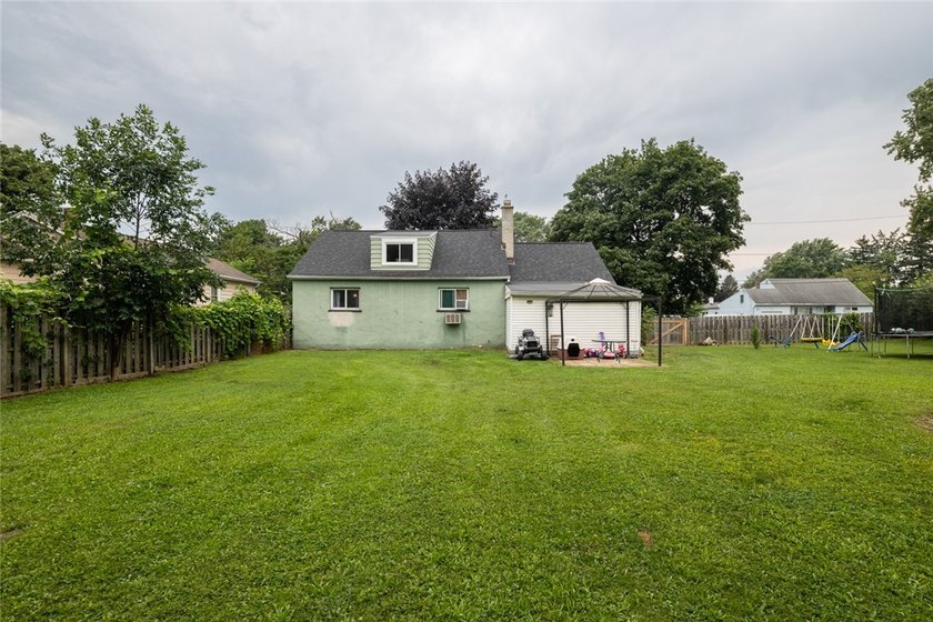 If you're searching for a home that's cute as a button, move-in - photo 33