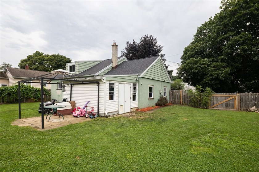 If you're searching for a home that's cute as a button, move-in - photo 34