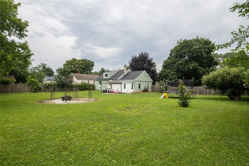 If you're searching for a home that's cute as a button, move-in - photo 35