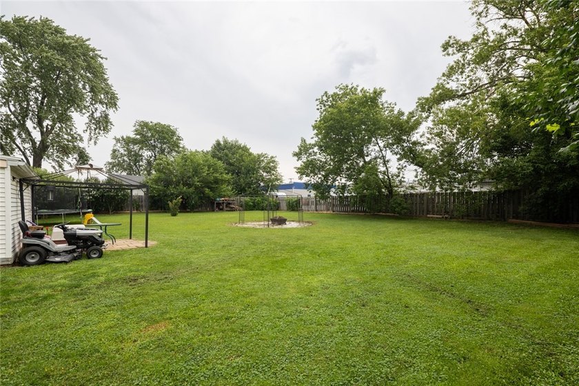 If you're searching for a home that's cute as a button, move-in - photo 38