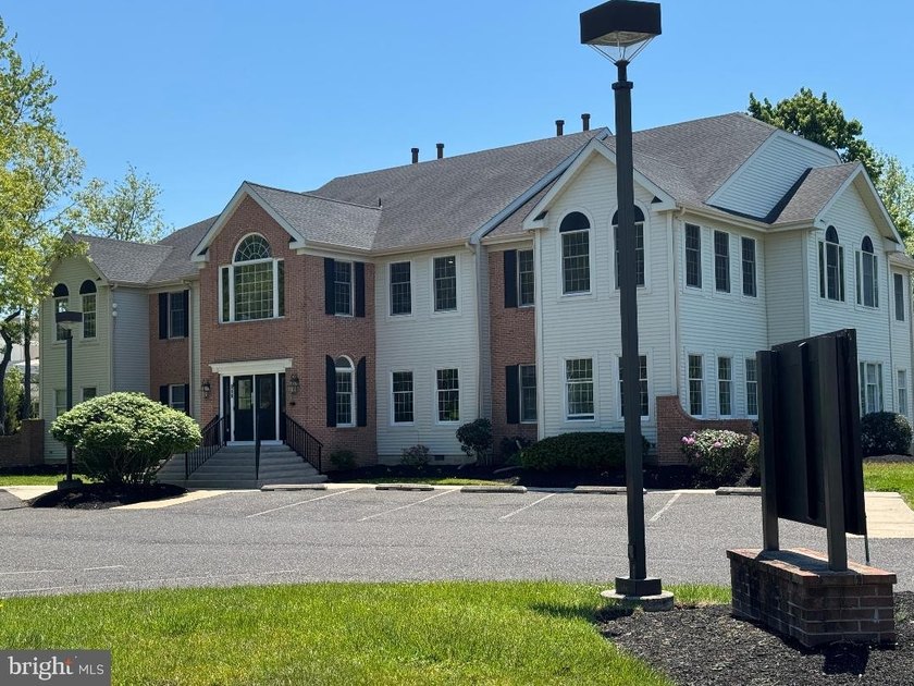 Offer has been accepted; no more showings. A rare opportunity to - photo 5