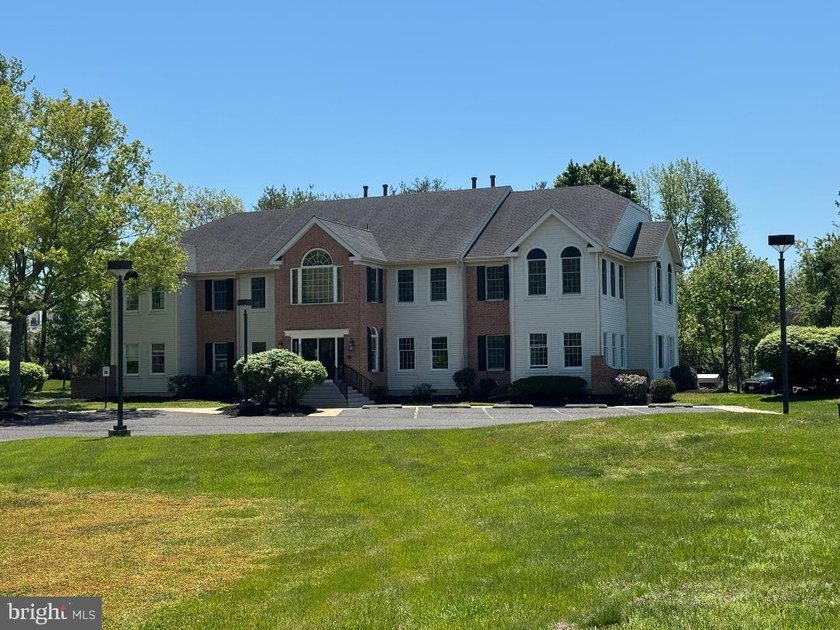 Offer has been accepted; no more showings. A rare opportunity to - photo 6