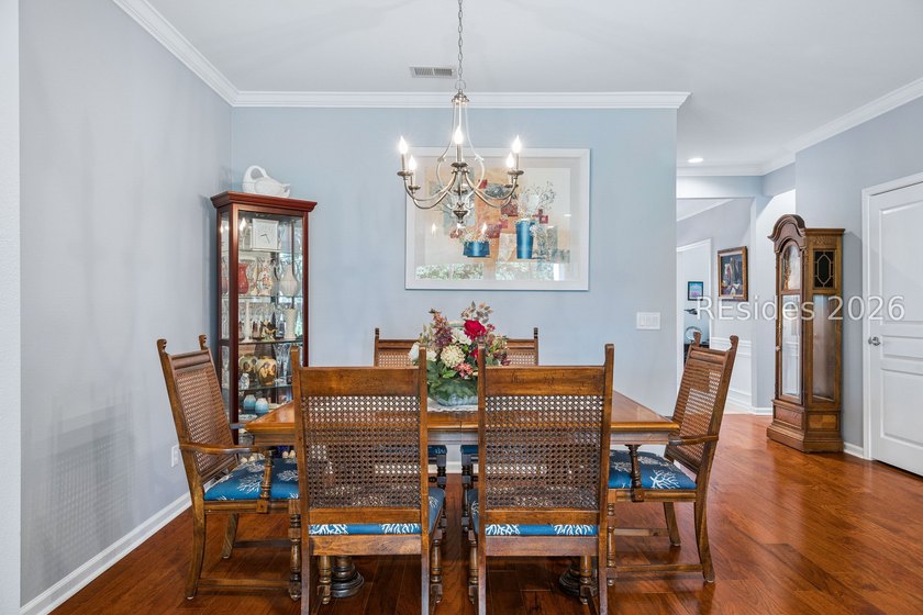 Welcome to 8 French Garden! This meticulously maintained and - photo 7