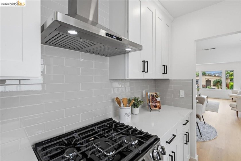 Welcome to this beautifully reimagined 3-bed, 2-bath home that - photo 12