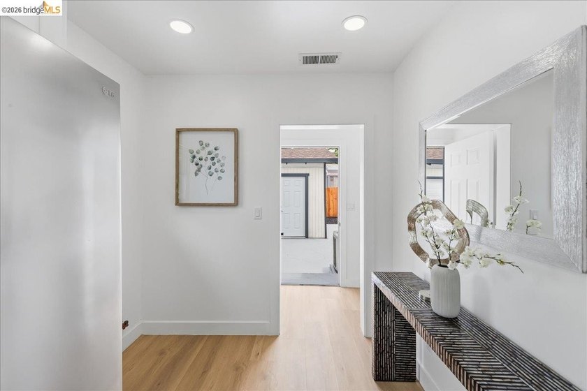 Welcome to this beautifully reimagined 3-bed, 2-bath home that - photo 14