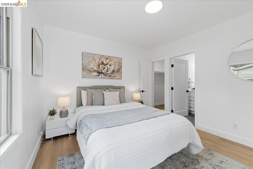 Welcome to this beautifully reimagined 3-bed, 2-bath home that - photo 19