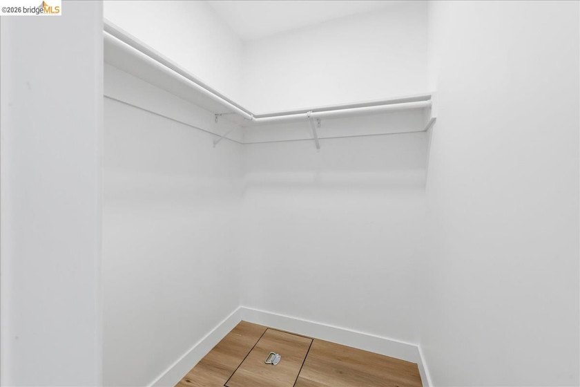 Welcome to this beautifully reimagined 3-bed, 2-bath home that - photo 22