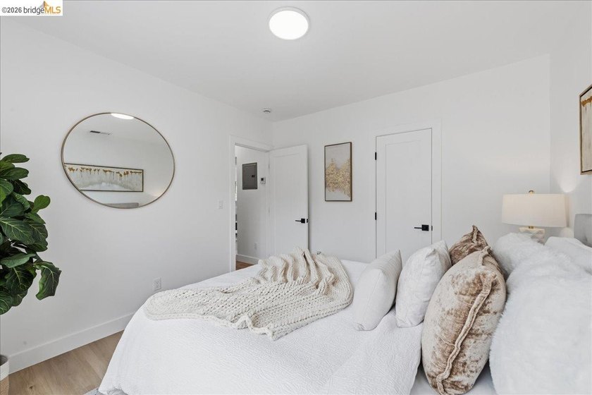 Welcome to this beautifully reimagined 3-bed, 2-bath home that - photo 24