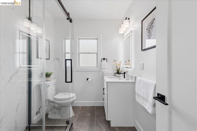 Welcome to this beautifully reimagined 3-bed, 2-bath home that - photo 26