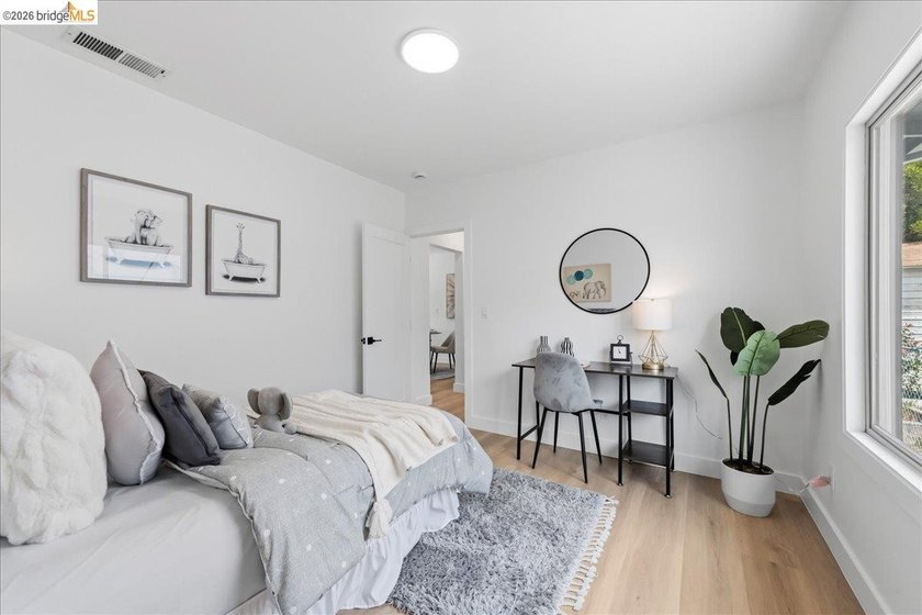 Welcome to this beautifully reimagined 3-bed, 2-bath home that - photo 30