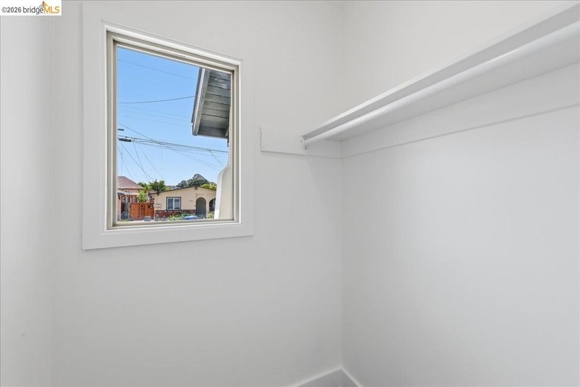 Welcome to this beautifully reimagined 3-bed, 2-bath home that - photo 31