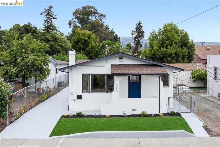 Welcome to this beautifully reimagined 3-bed, 2-bath home that - photo 41