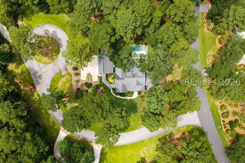 A rare offering within Oldfield, this exceptional custom - photo 3
