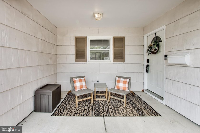 Welcome to 12006 Maddox Lane-a beautifully maintained one-level - photo 3