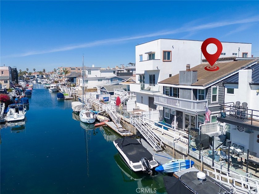 This stunning three-level waterfront home on Sunset Island - photo 2