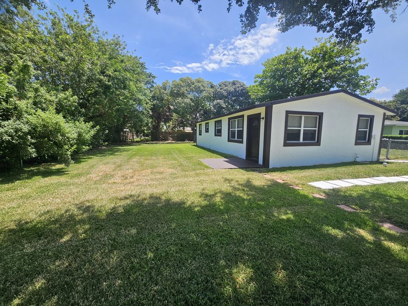 Nicely presented 4 bedroom &amp; 2 bath Home on extra large fenced - photo 13