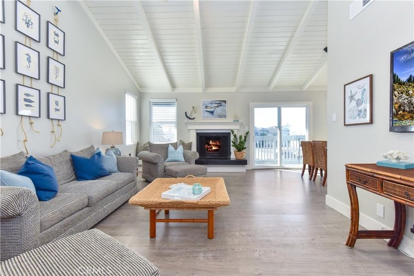 This stunning three-level waterfront home on Sunset Island - photo 4