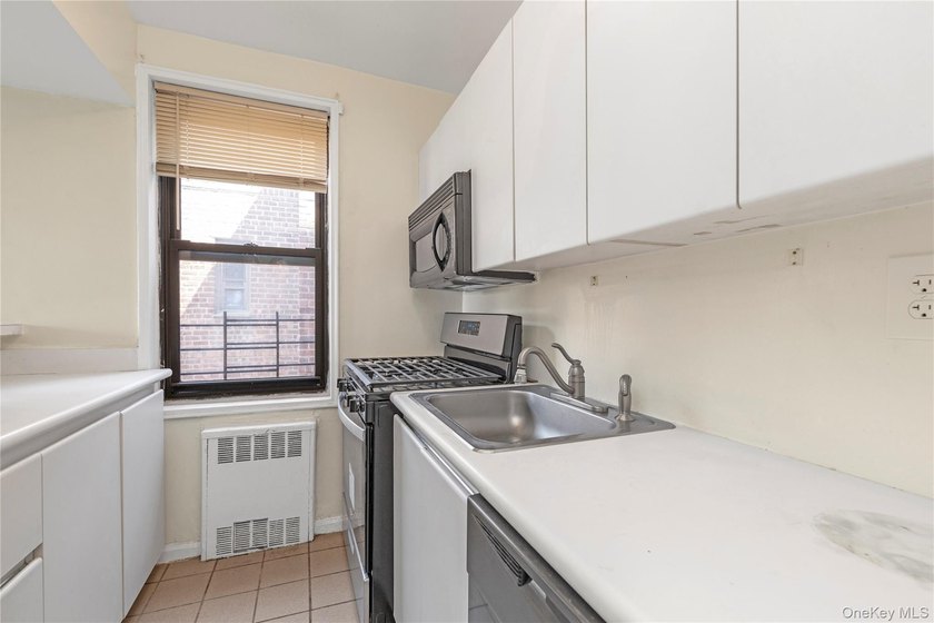 Welcome home! to this beautiful Studio Co-Op apartment at the - photo 5
