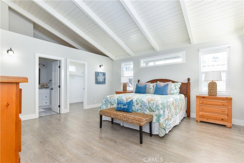 This stunning three-level waterfront home on Sunset Island - photo 5