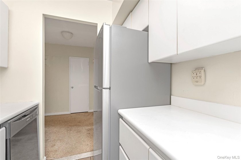 Welcome home! to this beautiful Studio Co-Op apartment at the - photo 6