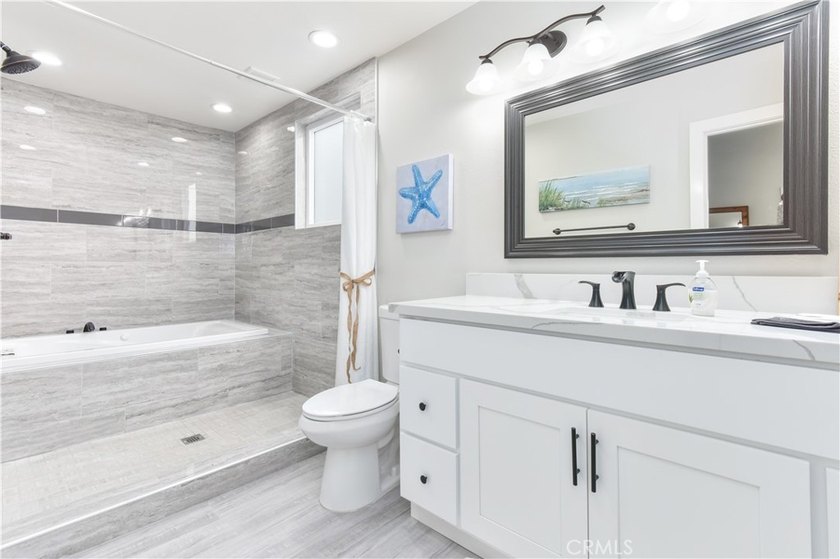 This stunning three-level waterfront home on Sunset Island - photo 6