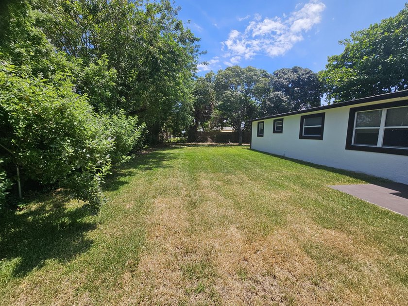 Nicely presented 4 bedroom &amp; 2 bath Home on extra large fenced - photo 16