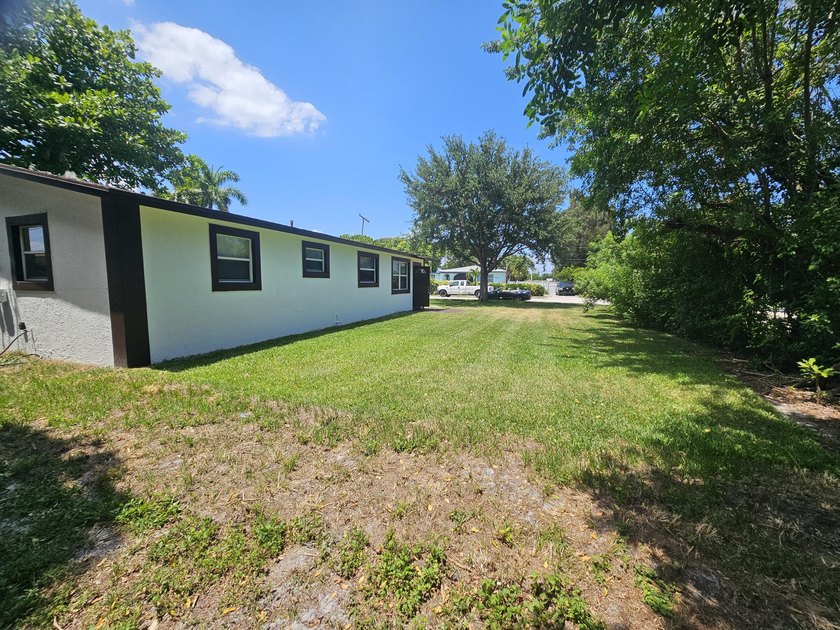 Nicely presented 4 bedroom &amp; 2 bath Home on extra large fenced - photo 17