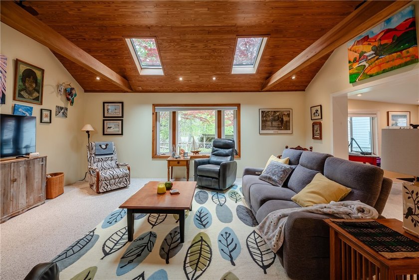 Welcome to 51 Fawn St., a thoughtfully maintained ranch tucked - photo 18