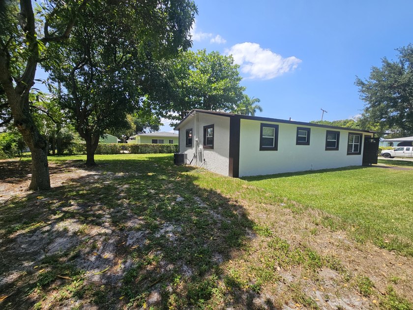 Nicely presented 4 bedroom &amp; 2 bath Home on extra large fenced - photo 18