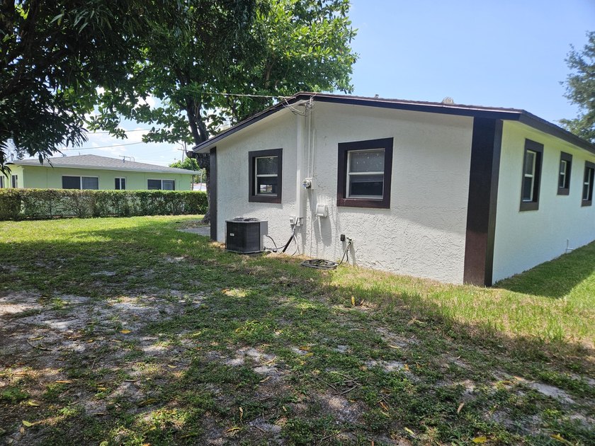 Nicely presented 4 bedroom &amp; 2 bath Home on extra large fenced - photo 20