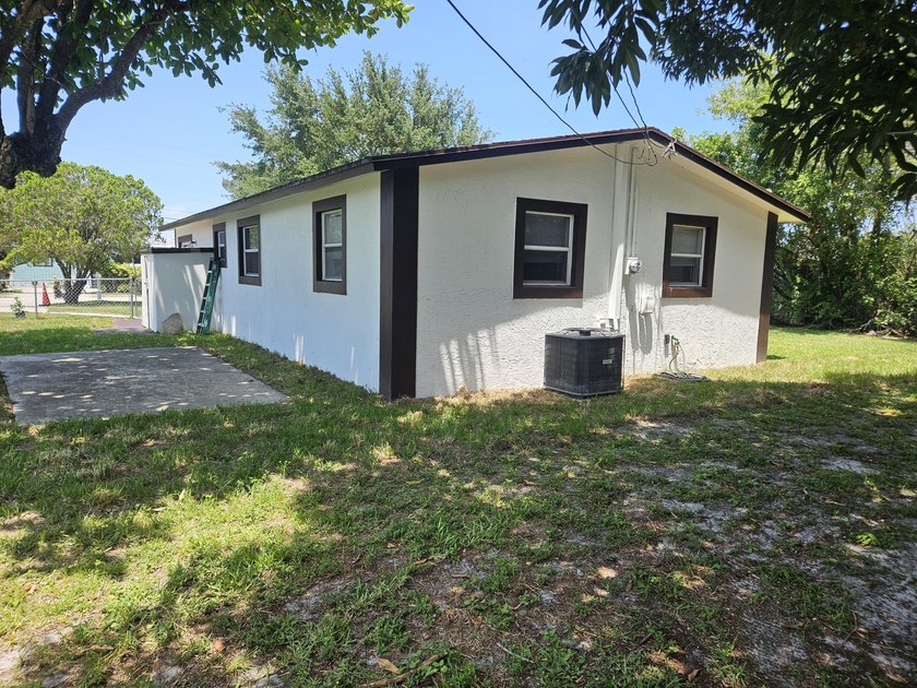 Nicely presented 4 bedroom &amp; 2 bath Home on extra large fenced - photo 21