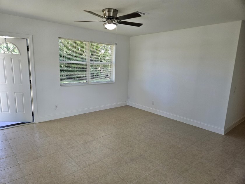 Nicely presented 4 bedroom &amp; 2 bath Home on extra large fenced - photo 23