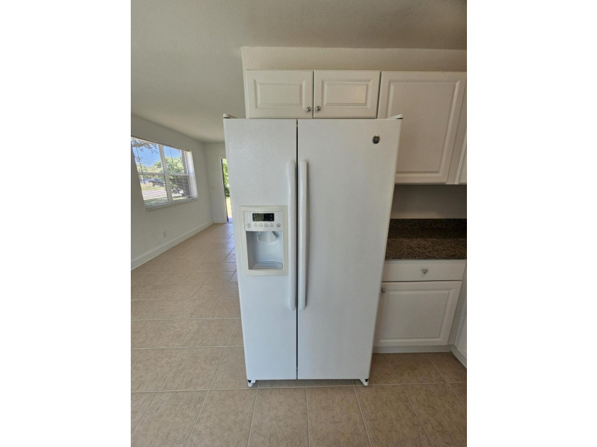 Nicely presented 4 bedroom &amp; 2 bath Home on extra large fenced - photo 31