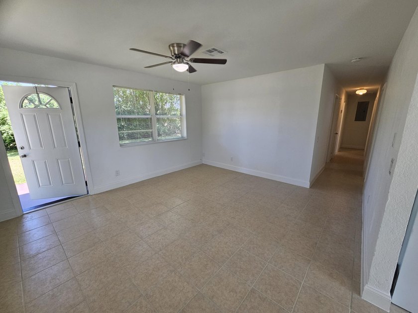 Nicely presented 4 bedroom &amp; 2 bath Home on extra large fenced - photo 32