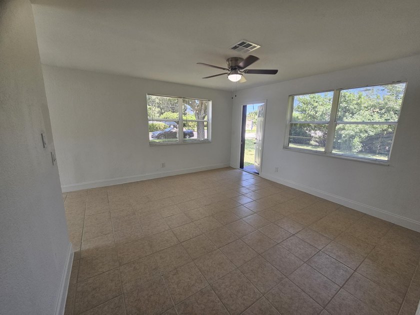 Nicely presented 4 bedroom &amp; 2 bath Home on extra large fenced - photo 33