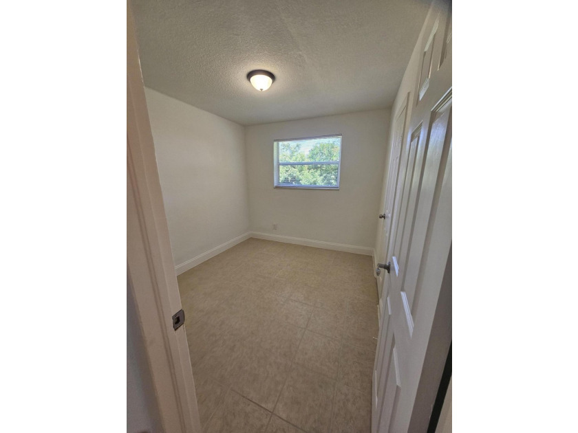 Nicely presented 4 bedroom &amp; 2 bath Home on extra large fenced - photo 37