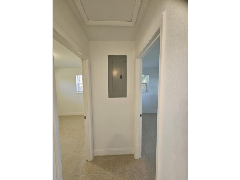 Nicely presented 4 bedroom &amp; 2 bath Home on extra large fenced - photo 46