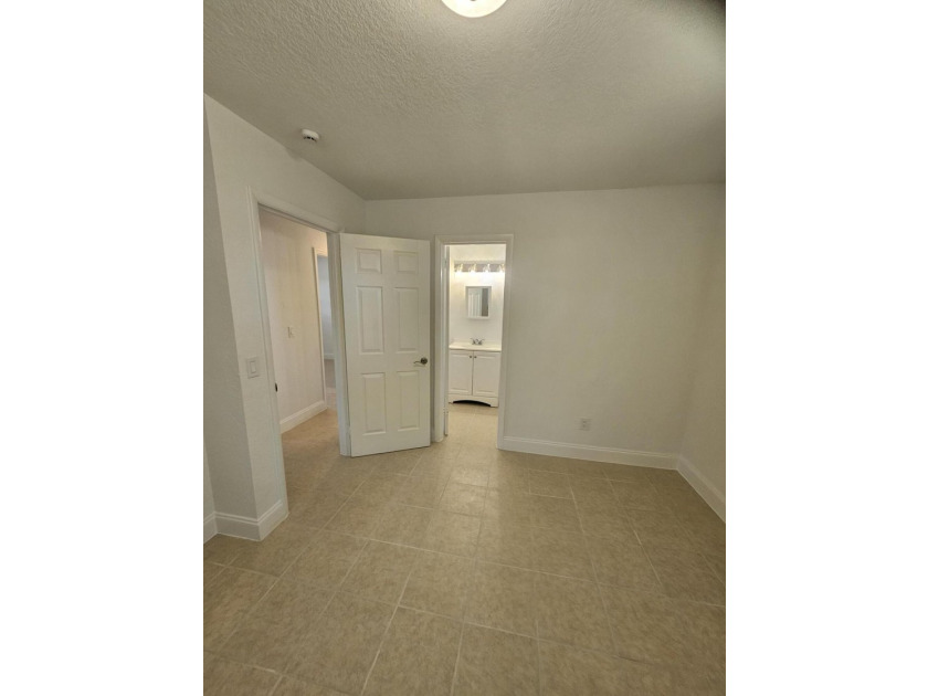 Nicely presented 4 bedroom &amp; 2 bath Home on extra large fenced - photo 50