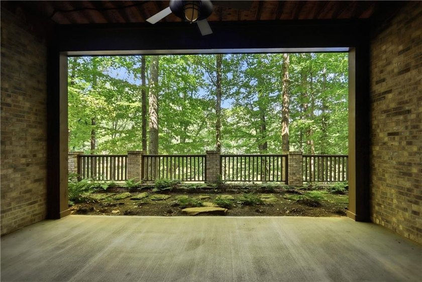 Exceptional custom estate in Waters Edge at Capitol - set on 6.5 - photo 7