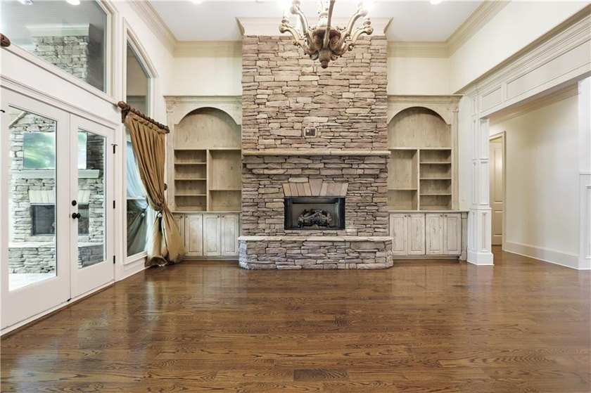 Exceptional custom estate in Waters Edge at Capitol - set on 6.5 - photo 9
