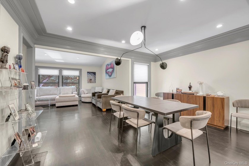Beautifully updated and move-in ready, this High Oaks Village - photo 6