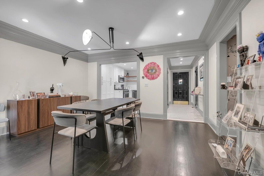 Beautifully updated and move-in ready, this High Oaks Village - photo 8