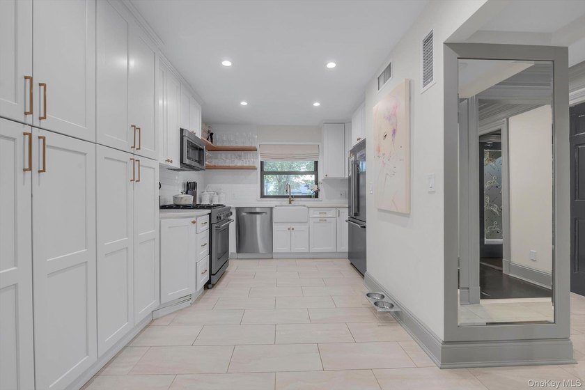 Beautifully updated and move-in ready, this High Oaks Village - photo 10